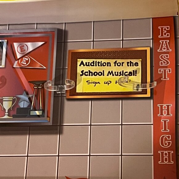 High School Musical East High Yearbook Playset Case with 4 Mini Dolls - Picture 15 of 16